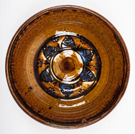 Large bowl with brown underglaze (Version 1)
