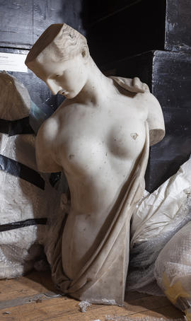 Female statue (Version 1)