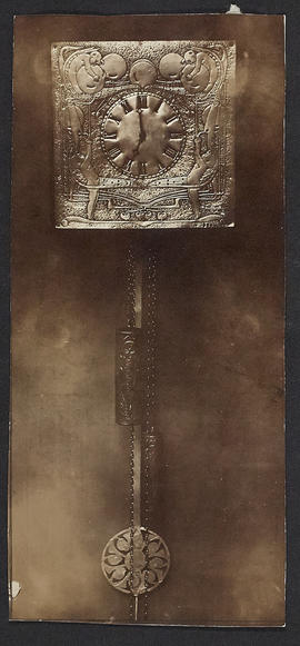 Wall hanging clock