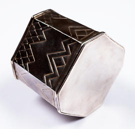 Square silver planter (Version 4)