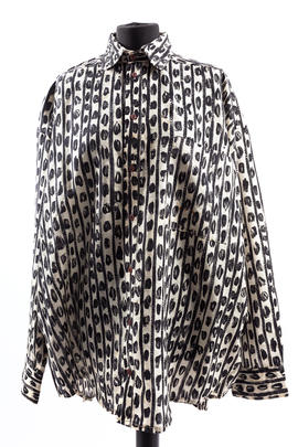 Long black and white shirt (Version 1)