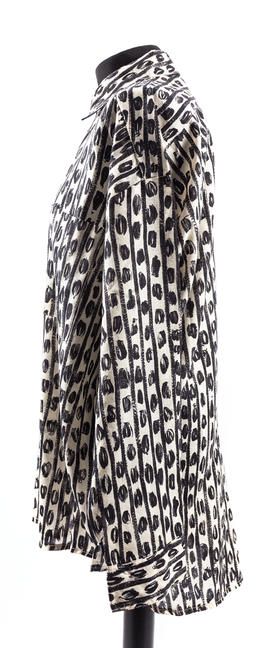 Long black and white shirt (Version 2)