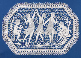 Mat in 'Venetian' lace (Version 2)