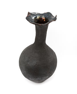 Black ceramic vase (Version 2)