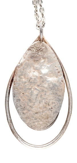 Oval pendant on chain (Version 2)