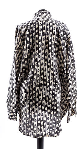 Long black and white shirt (Version 3)